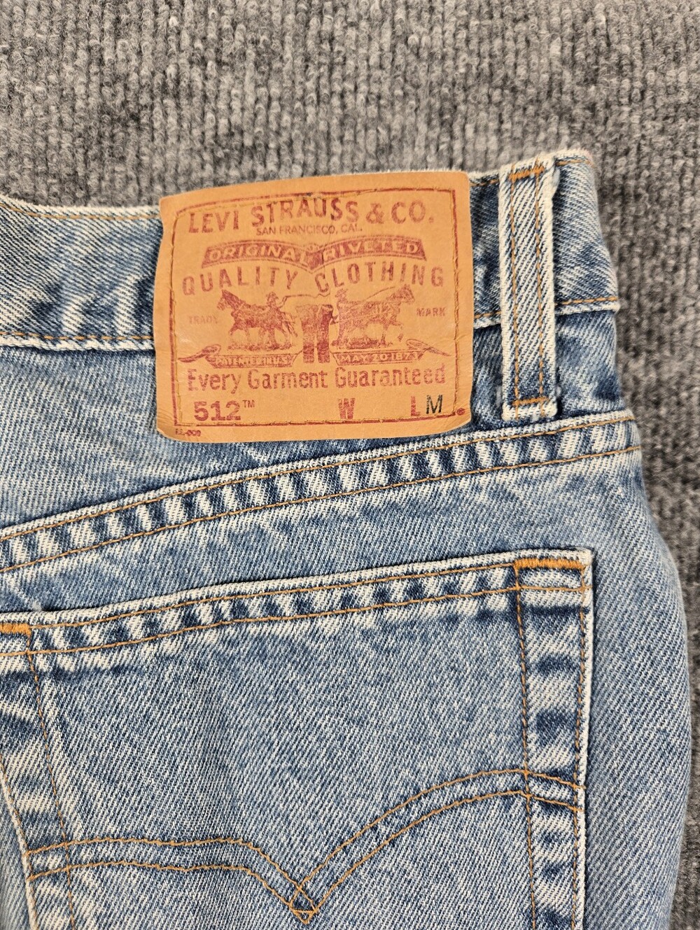 Vintage 90s Levi's 512 Slim Fit Straight Leg Jeans Light Wash‎ Denim Size 13 - Picture 6 of 11